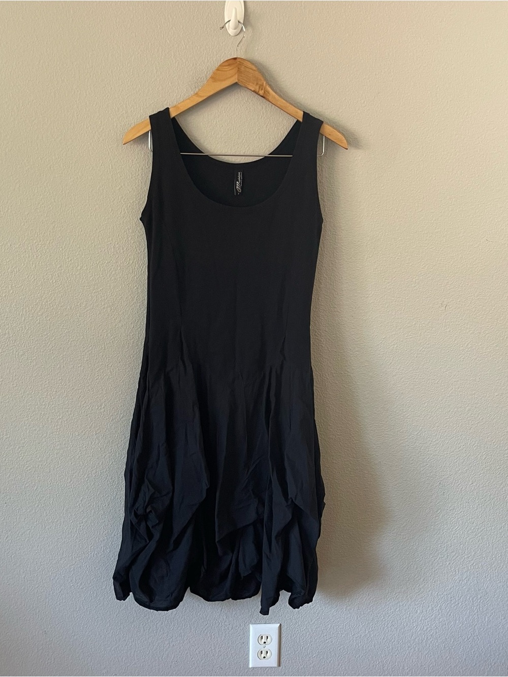 Magdalena sleeveless lagenlook midi dress size S black